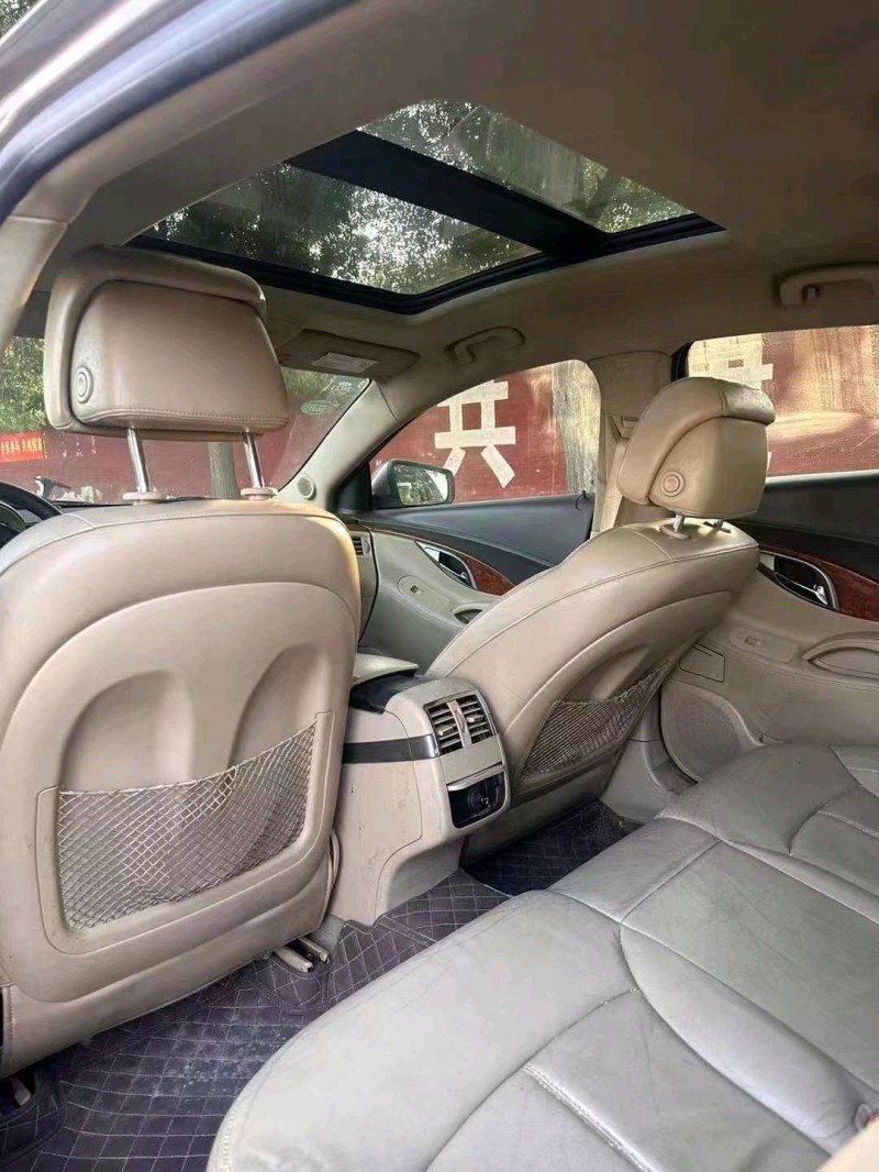 北京10年别克君越8