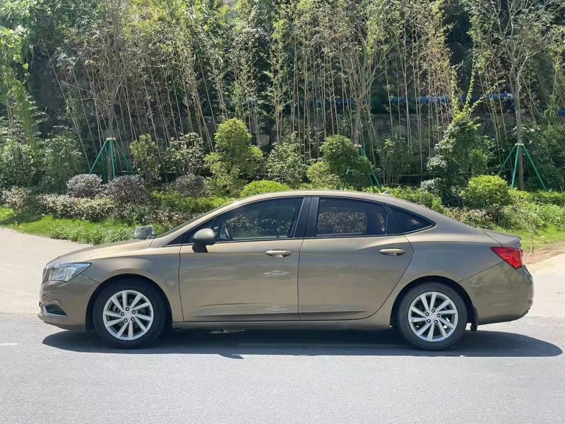 广州16年别克威朗4