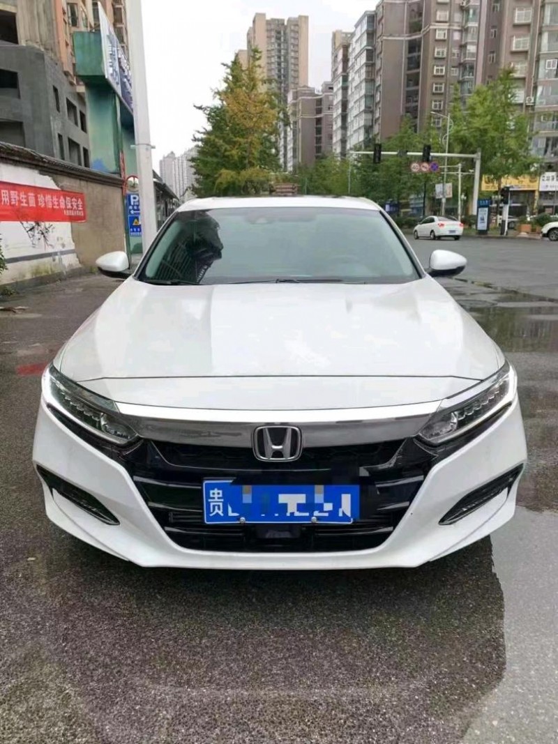 贵阳21年本田雅阁1