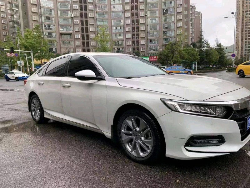 贵阳21年本田雅阁3