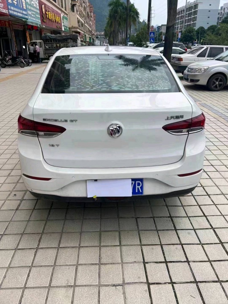 邢台17年别克英朗8