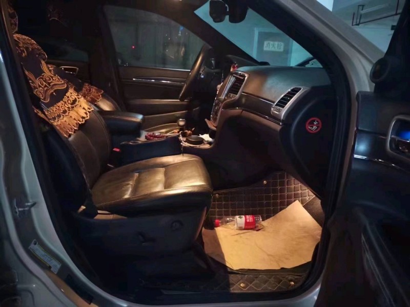 湖州17年Jeep大切诺基7