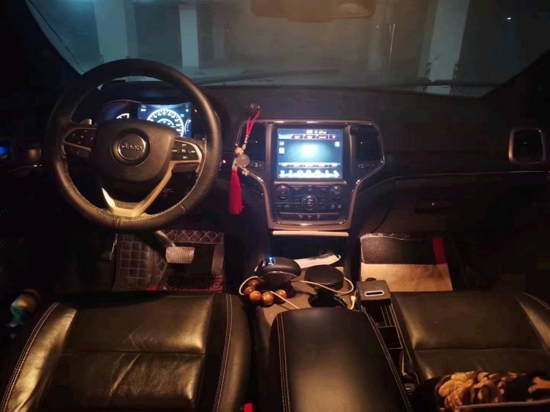 湖州17年Jeep大切诺基8