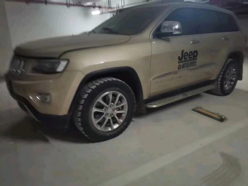 湖州17年Jeep大切诺基9