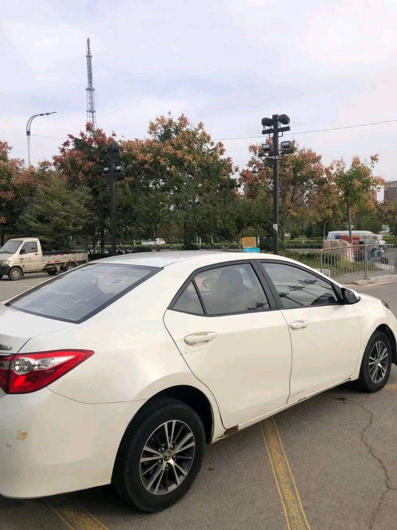 北京16年丰田雷凌8