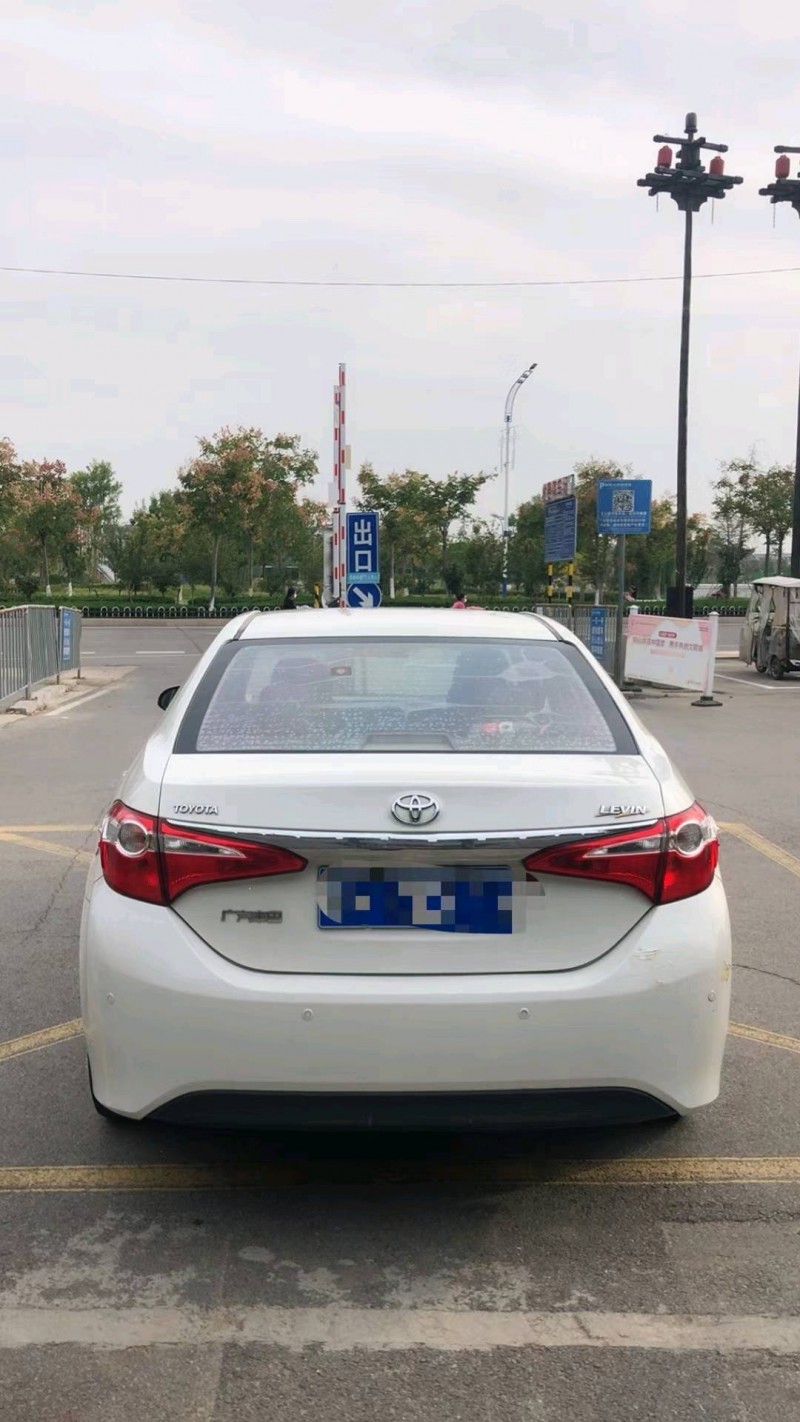 北京16年丰田雷凌9