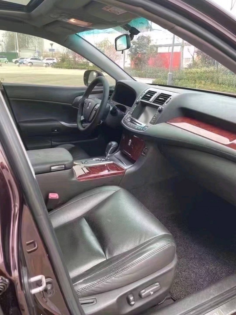 济南13年丰田皇冠3