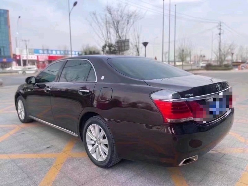 济南13年丰田皇冠6