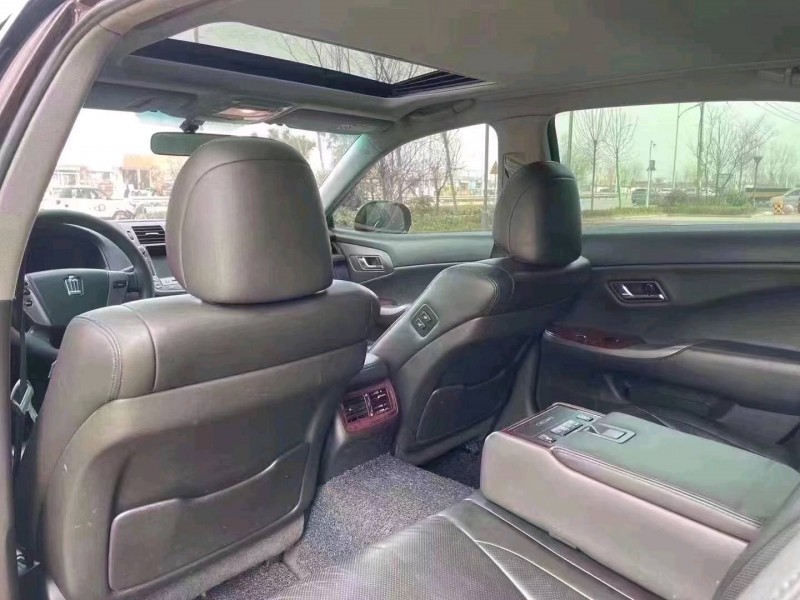 济南13年丰田皇冠5