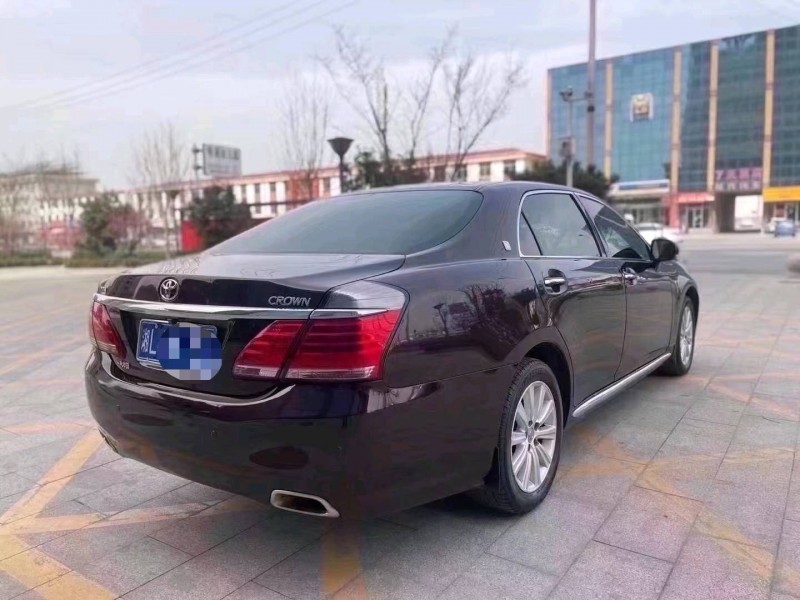 济南13年丰田皇冠7