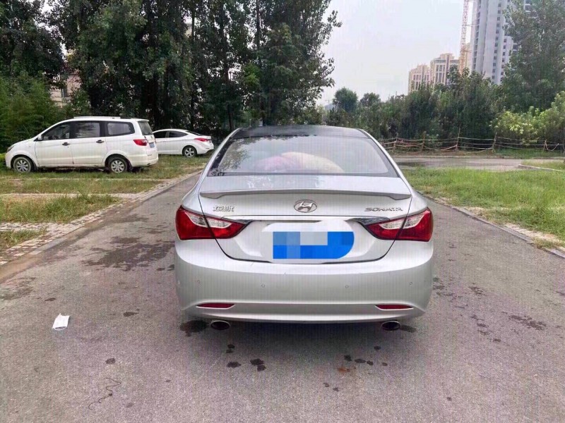 北京13年现代索纳塔八9