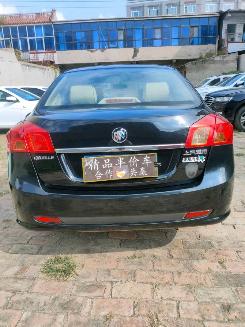 邢台16年别克凯越9