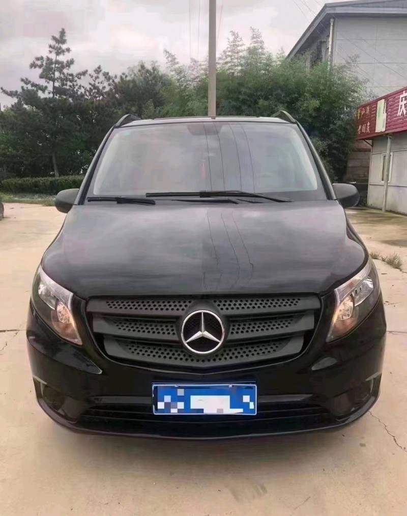 北京18年奔驰威霆8