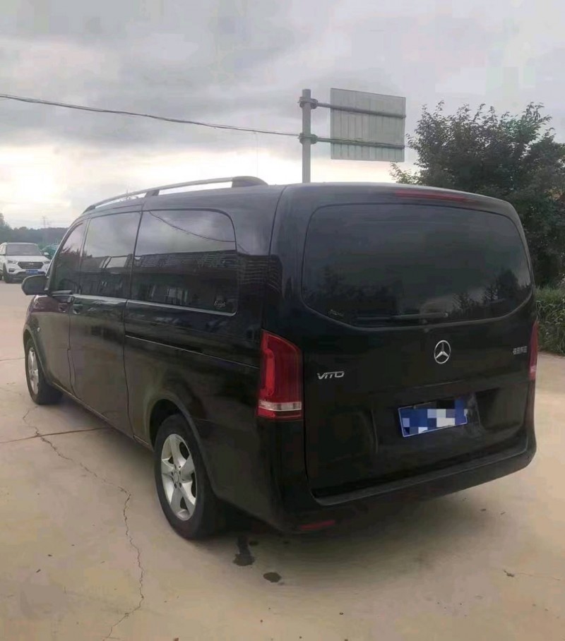 北京18年奔驰威霆5