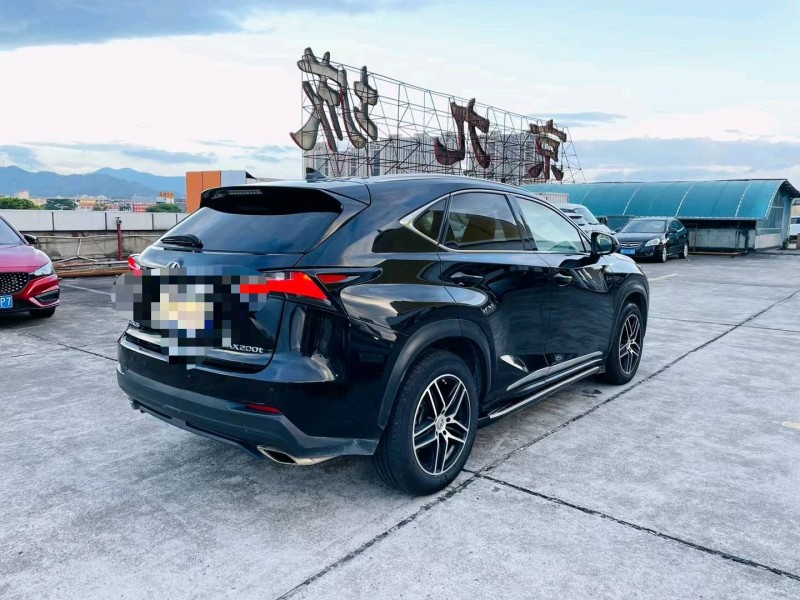东莞15年雷克萨斯NX8