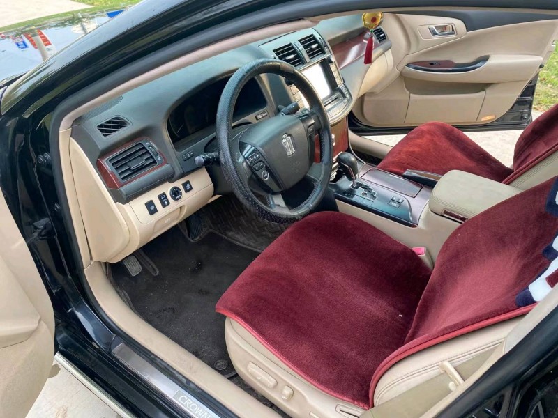 徐州10年丰田皇冠5