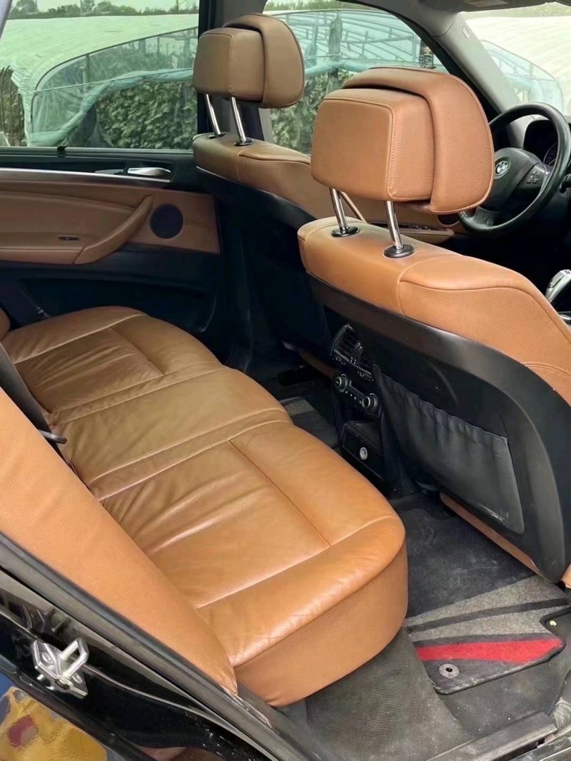 北京12年宝马X57