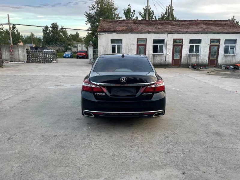 徐州17年本田雅阁1