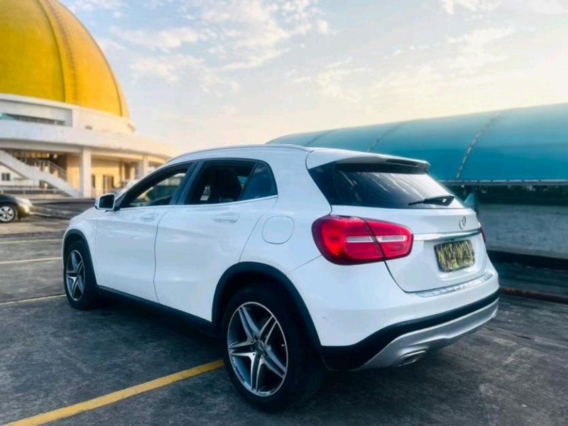 东莞14年奔驰GLA7