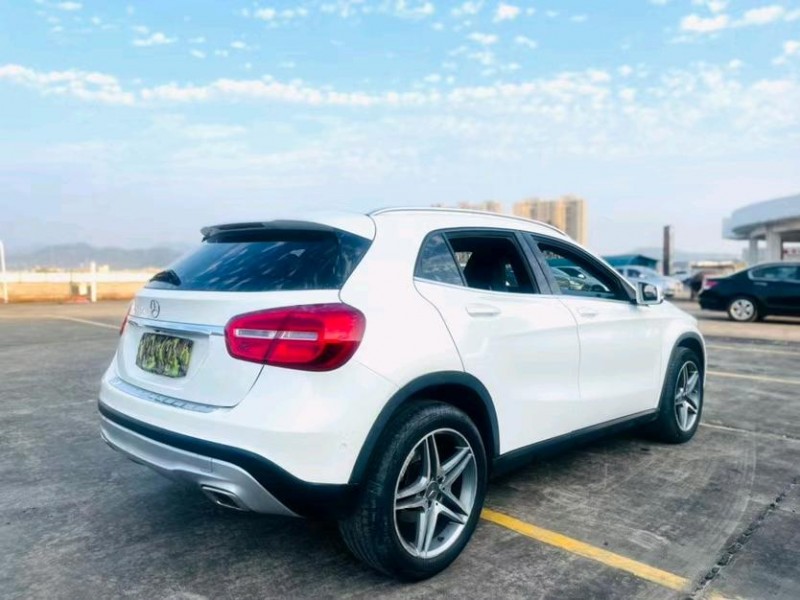 东莞14年奔驰GLA8