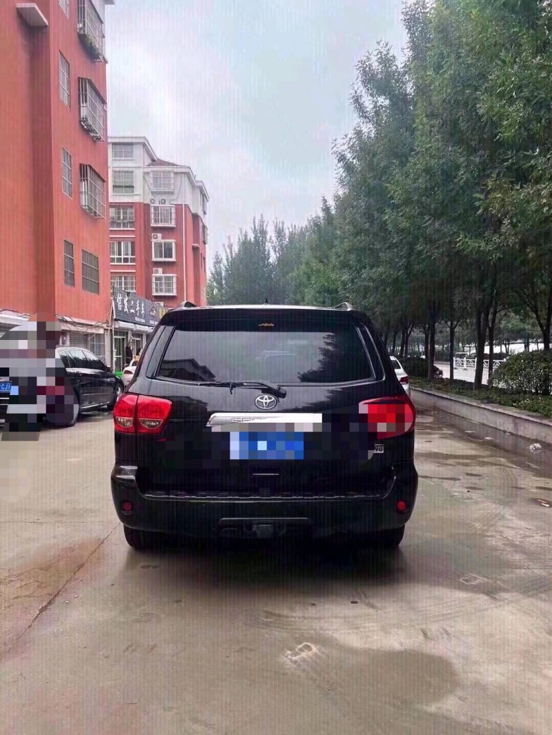 北京11年丰田红杉9