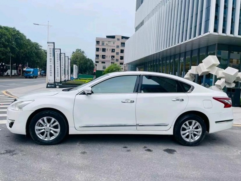 东莞16年日产天籁8