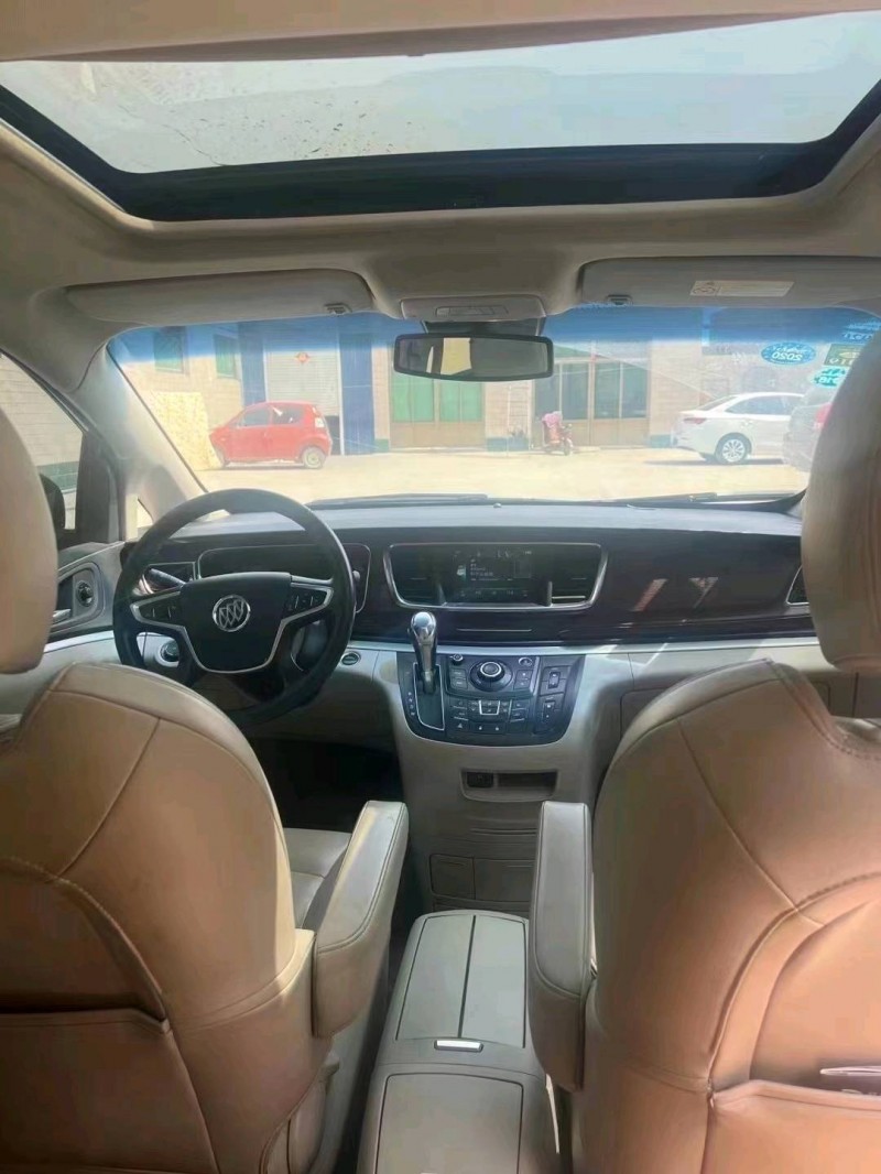 保定17年别克GL84