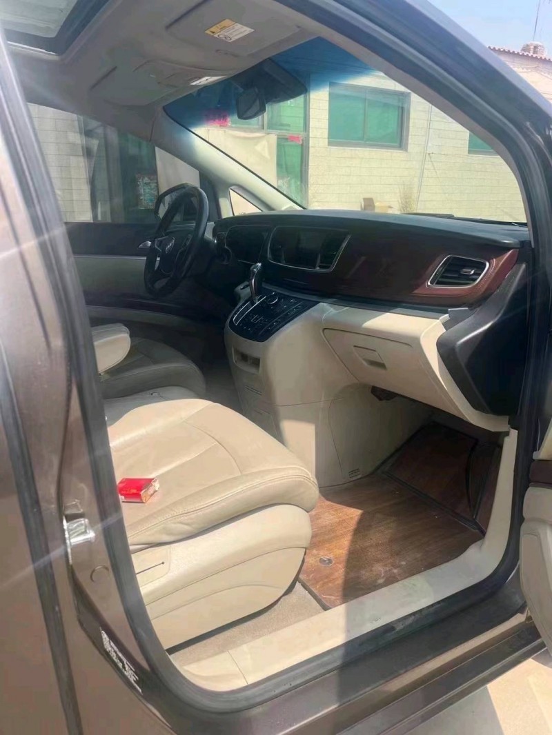 保定17年别克GL88