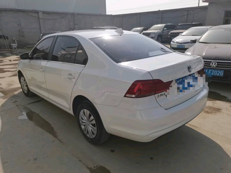 保定17年大众桑塔纳5