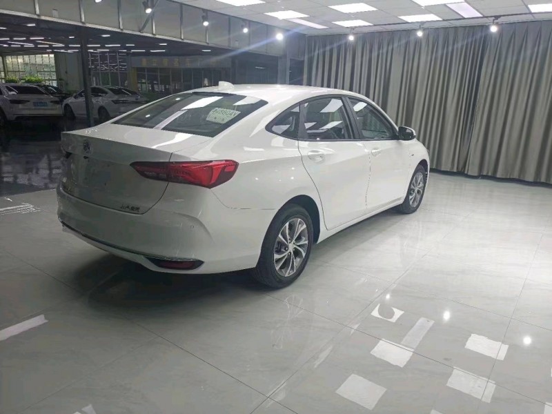 枣庄22年别克威朗9