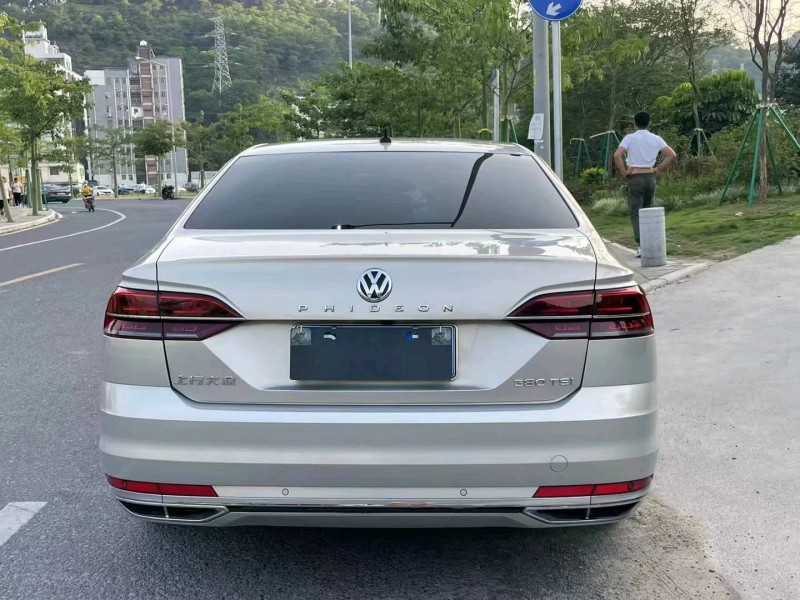 广州17年大众辉腾9