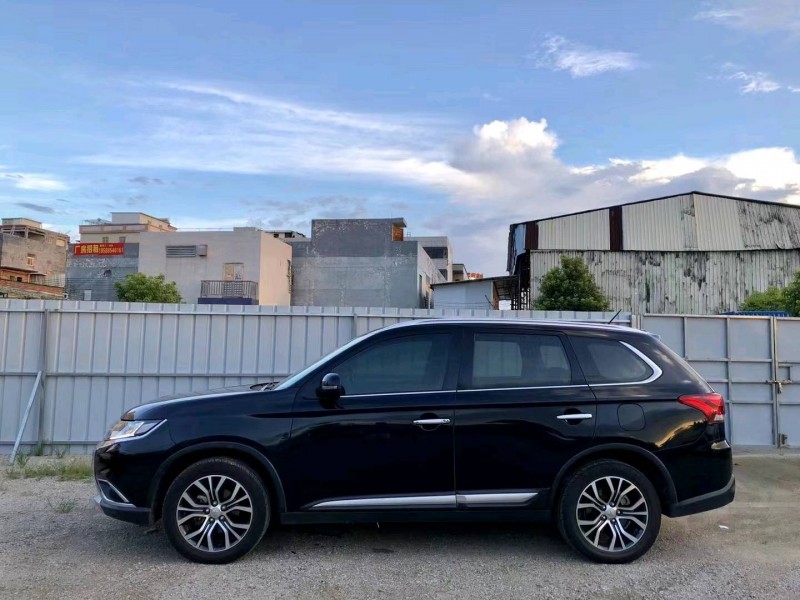广州17年三菱欧蓝德3