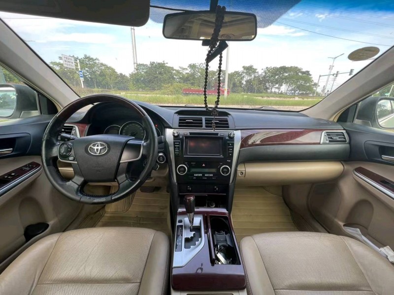 泰州13年丰田凯美瑞5