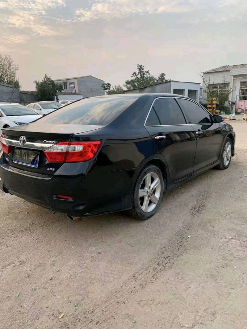 济南14年丰田凯美瑞8