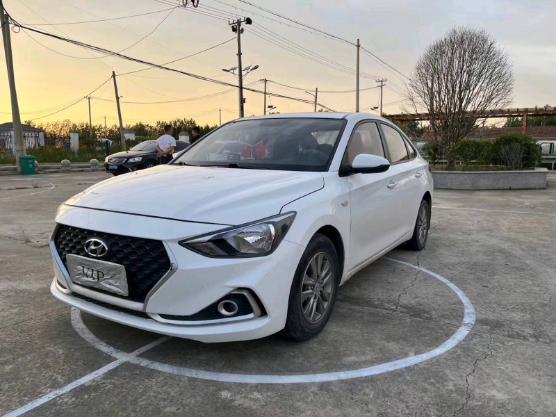 徐州17年现代悦动2