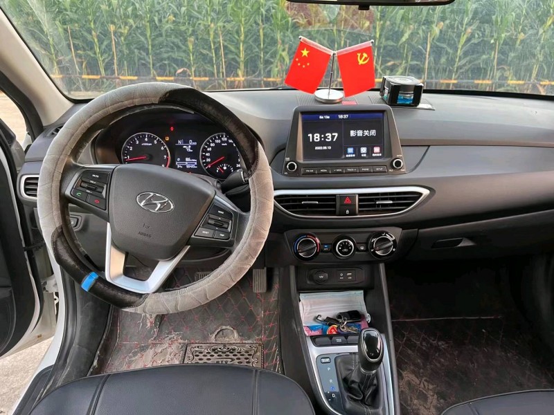 徐州17年现代悦动5