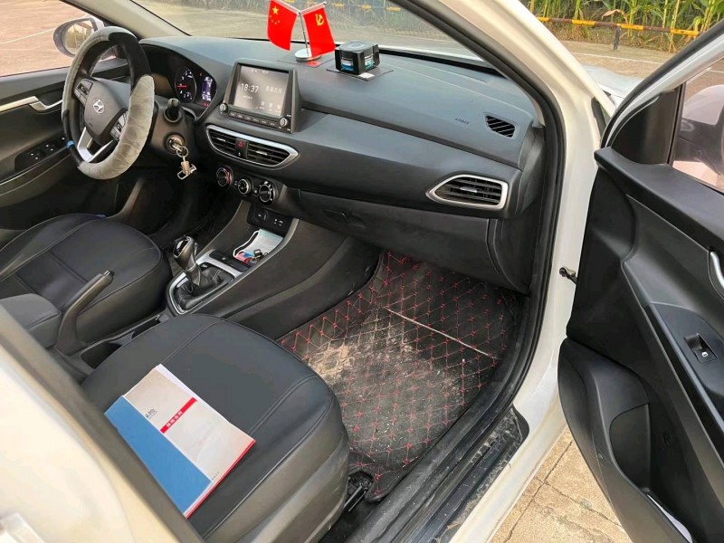 徐州17年现代悦动7