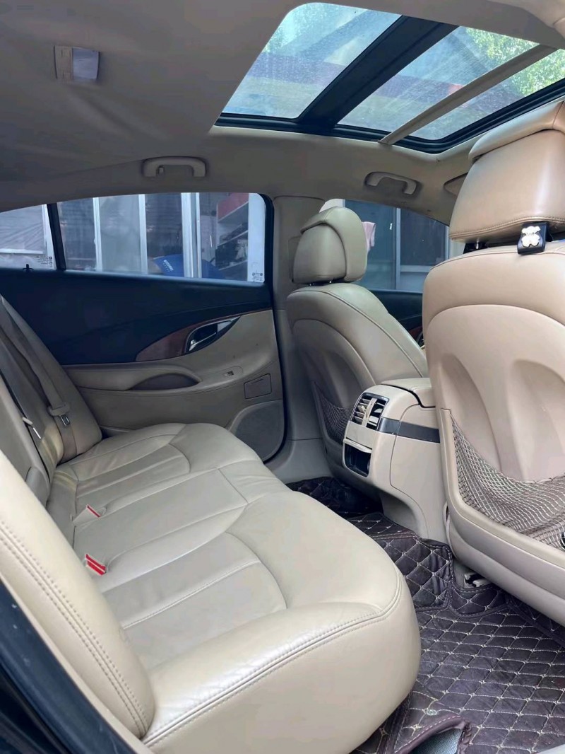 东营11年别克君越7