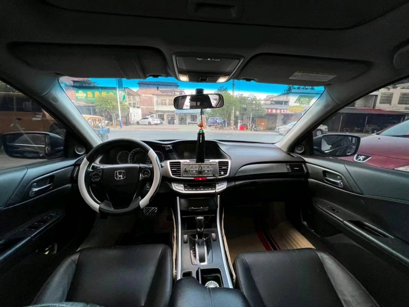 邵阳14年本田雅阁3