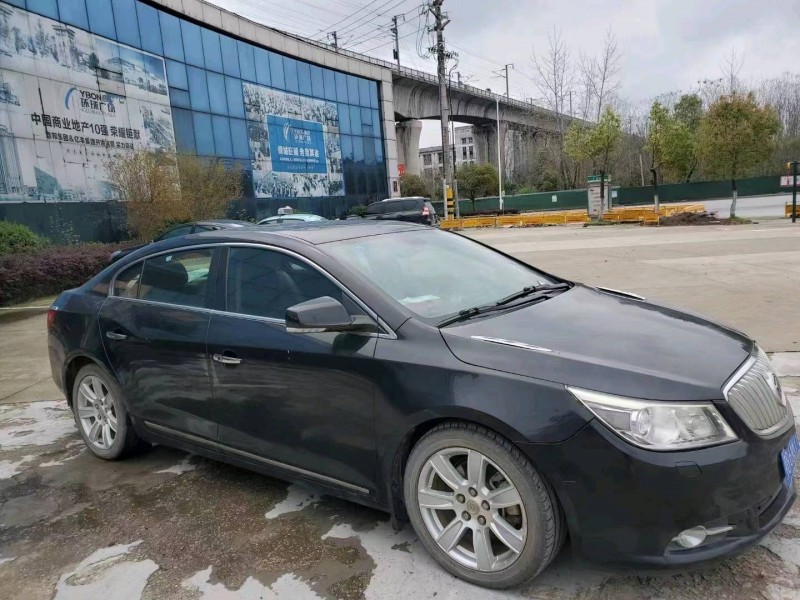 武汉11年别克君越3