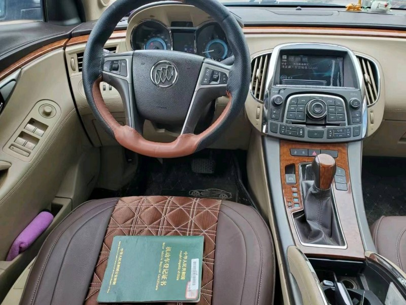 武汉11年别克君越4