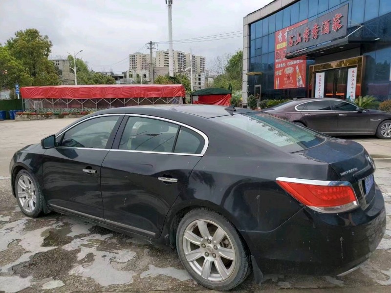 武汉11年别克君越8