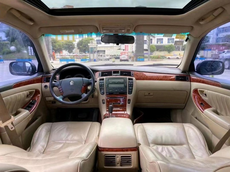 东莞09年丰田皇冠5