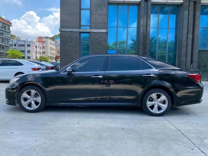 东莞16年丰田皇冠3