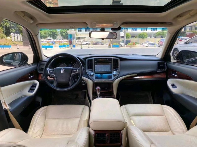 东莞16年丰田皇冠4