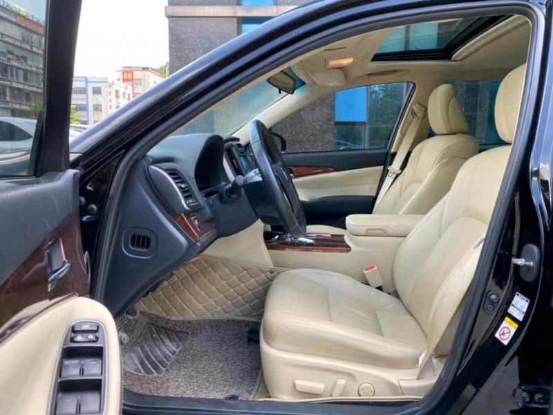 东莞16年丰田皇冠6