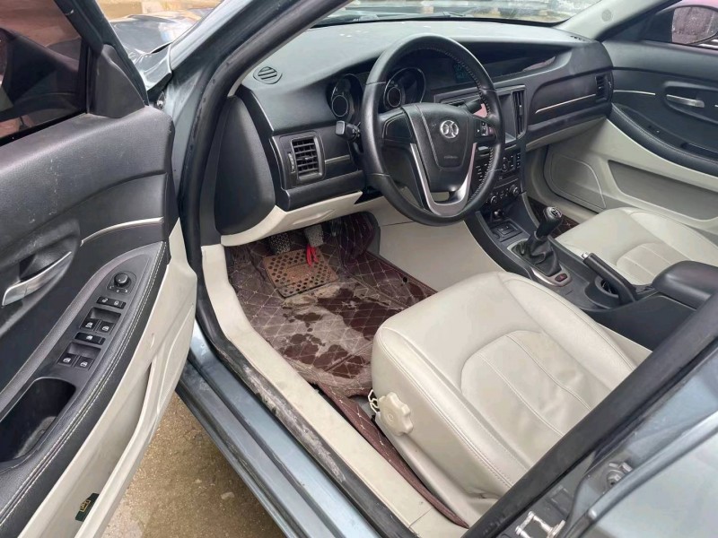 济宁15年北汽绅宝D506