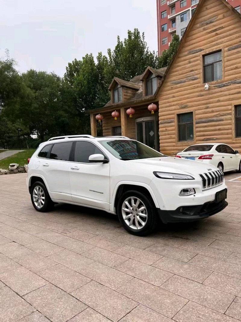 邢臺17年Jeep自由光2