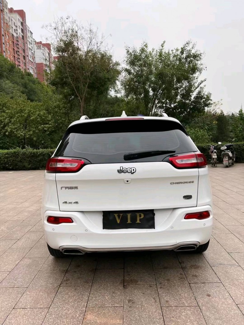 邢臺17年Jeep自由光5