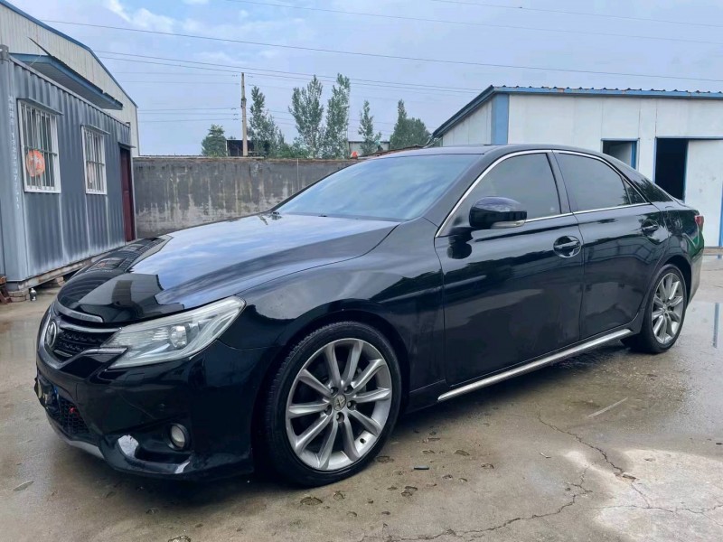 济宁14年丰田锐志3